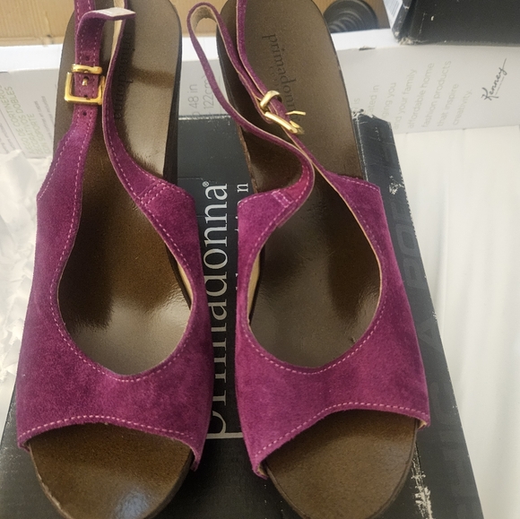 Primadonna Collection Suede Wedges with Gold Studs - Picture 4 of 7